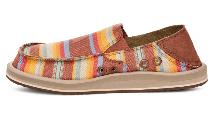 Sanuk est une marque de chaussures d&eacute;contract&eacute;es id&eacute;ale pour les voyageurs qui recherchent confort et libert&eacute;